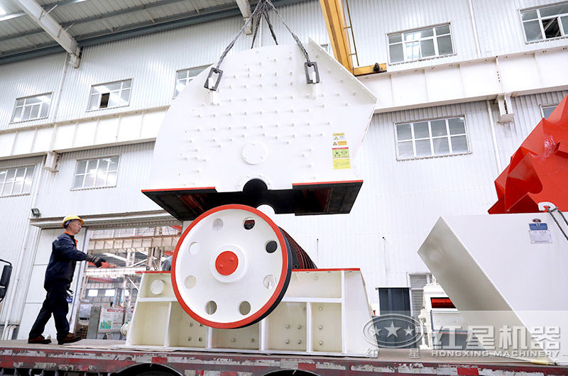 重锤破正在装车发货 重锤破正在装车发货